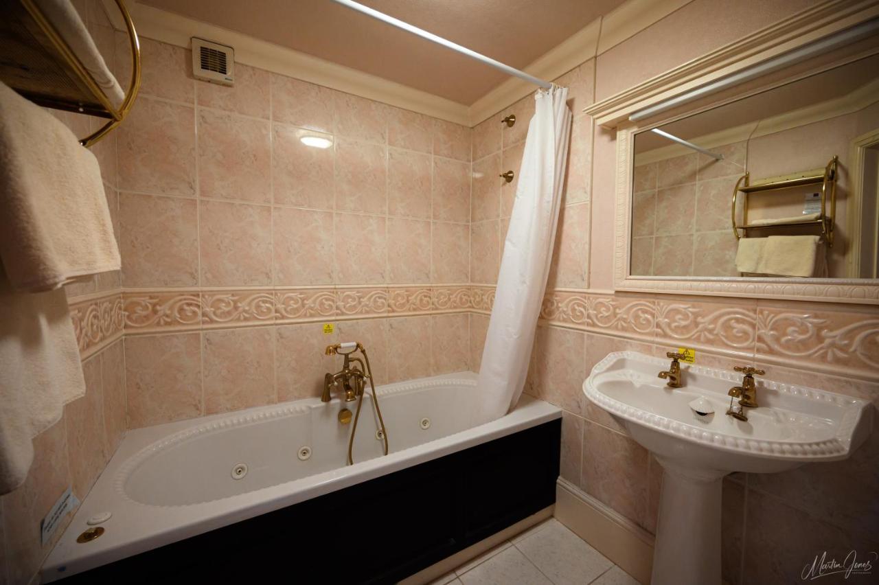 Old Rectory Hotel Wem Kültér fotó